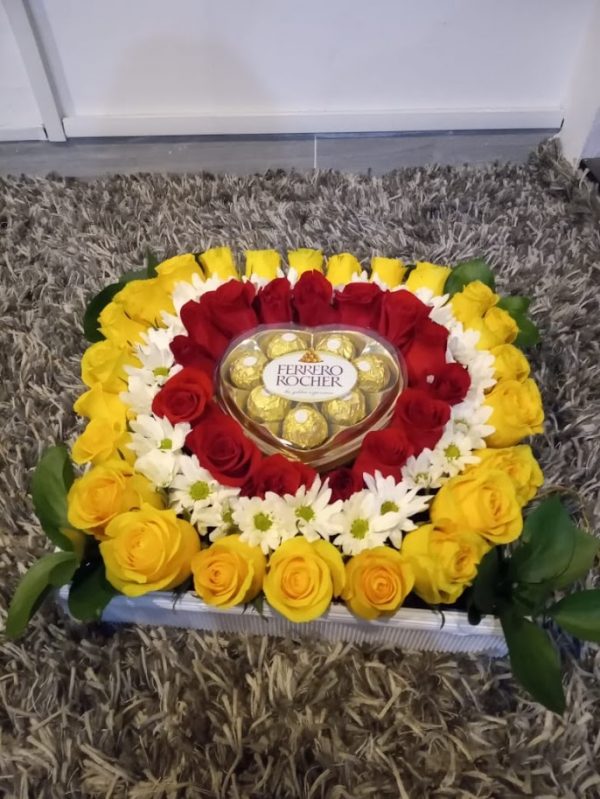 Caja en madera, primaveral, con chocolates R103