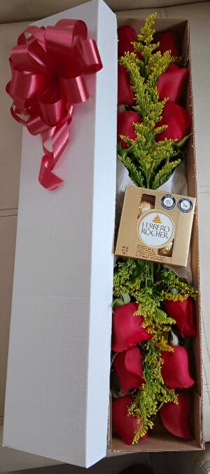 Caja por 12 rosas con Ferrero R30