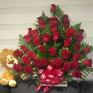 Pirámide de 36 rosas con peluche R109