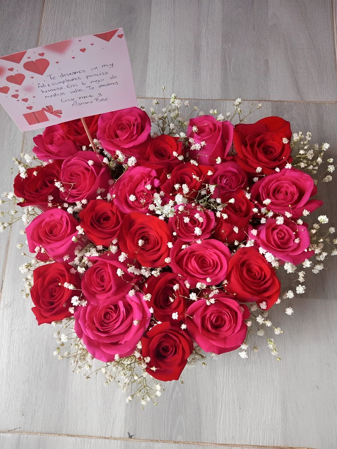 Rosas en corazón R80 - floristeria 7 de Agosto Bogota