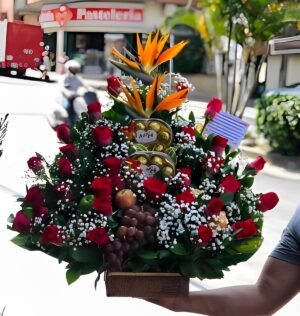 Piramide de rosas, 2 cajas de chocolates y frutas R121