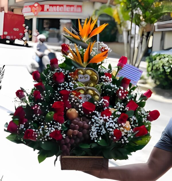 Piramide de rosas, 2 cajas de chocolates y frutas R121