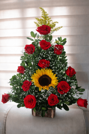 Arreglo 12 rosas y girasol R150