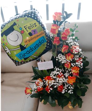 Arreglo para grado rosas y globo  R163